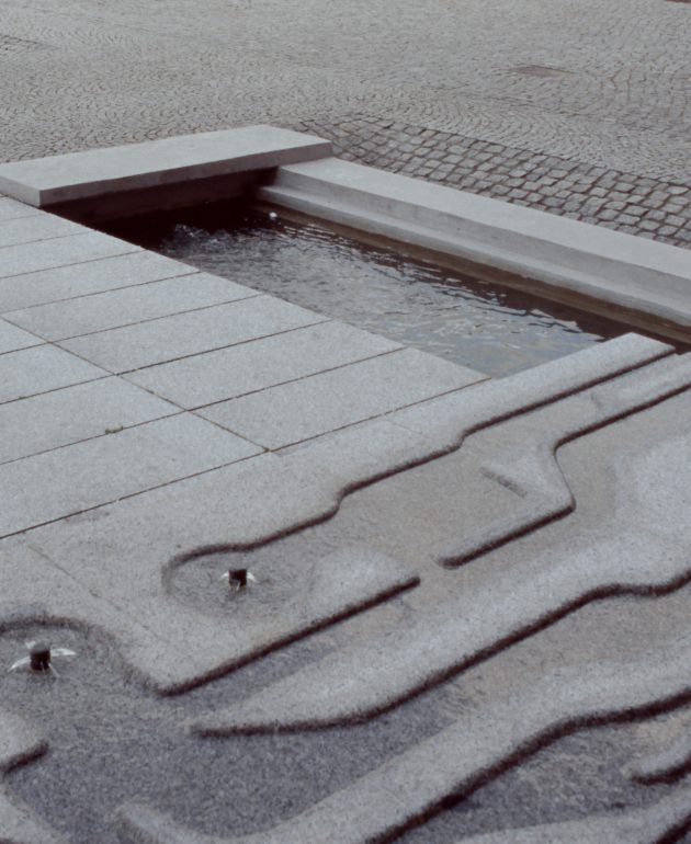 Detailansicht der Wasser-Installation auf dem Gelände